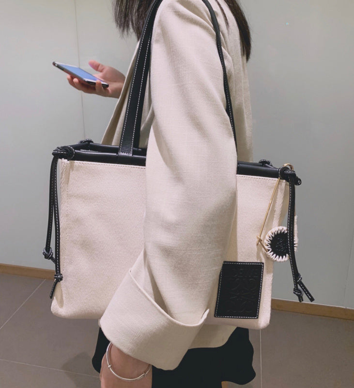 Ziva's Charm handbag – back view (32cm*24cm*16cm)