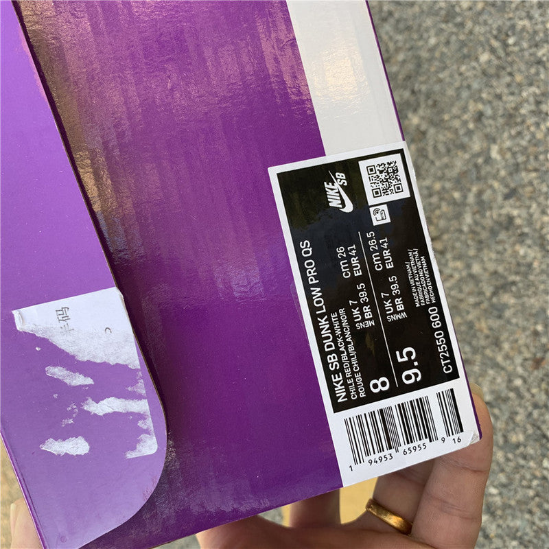 Nike Men's & Women's Designer Low-Top Shoes — Style 185 detail view