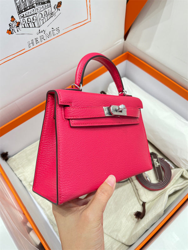 shopper bag interior and compartment view 9