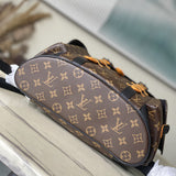  statement handbag detail view showing craftsmanship 14