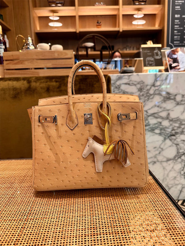  Tailored shopper bag front view
