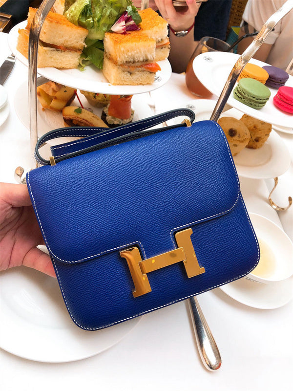  Statement shoulder bag front view 7