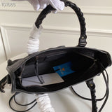 Zivas Charm Streamlined Design Fashion Handbag (Refined Modern Silhouette) – Close-Up Detail
