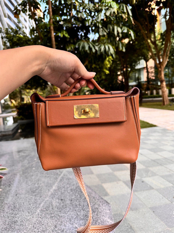  Modern tote bag front view