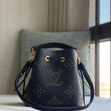  shopper bag interior and compartment view 9