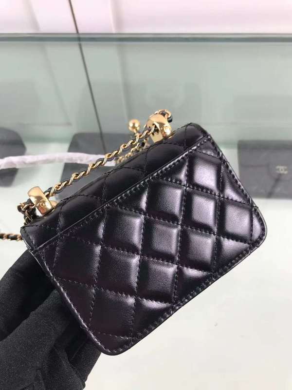 Zivas Charm Chic Craftsmanship Fashion Handbag (Effortless Style Upgrade) – Detail View