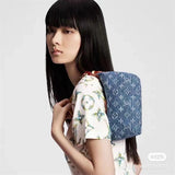  tote bag interior and compartment view 9