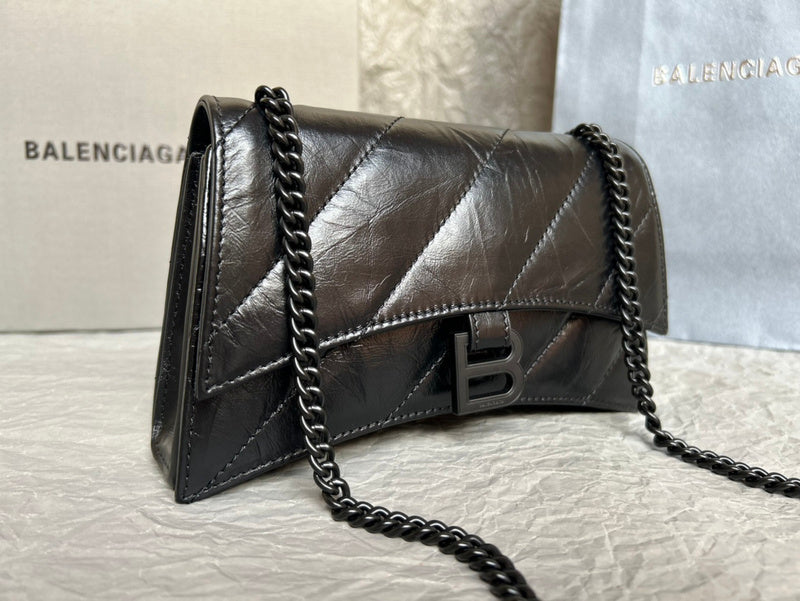 Zivas Charm Refined Structure Statement Handbag (Effortless Style Upgrade) – Detail View