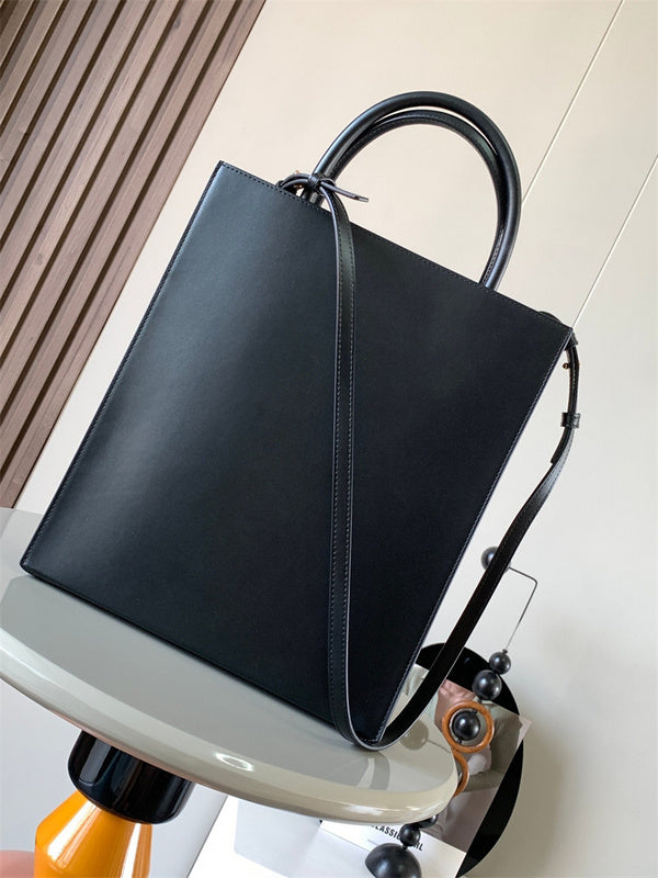 Ziva's Charm handbag – detail view (36cm*28cm*7cm)