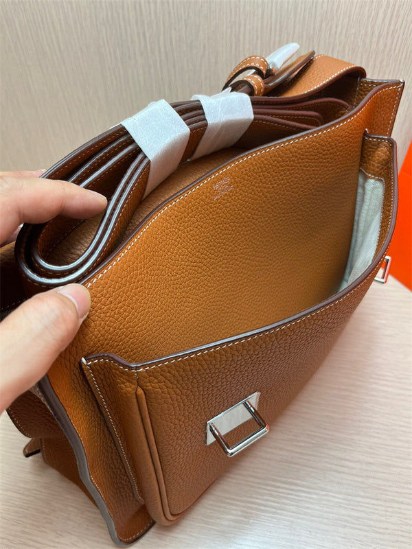  Elegant handbag carried on shoulder 10
