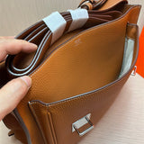  Elegant handbag carried on shoulder 10