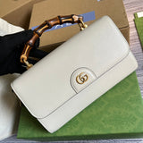 Front view of everyday-luxe modern women's handbag – women's luxury accessory