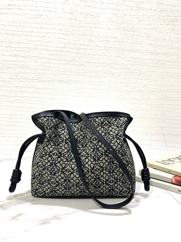 Ziva's Charm handbag – close-up view (23.5cm*18cm*9cm)