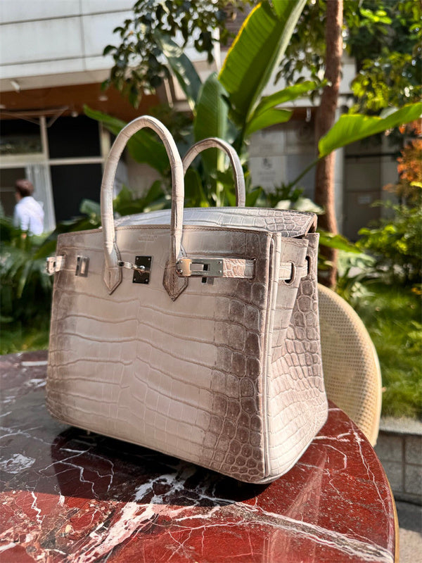  Chic top-handle bag front view 13