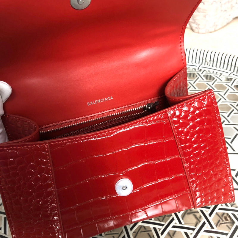 Front view of premium polished women's handbag – women's luxury accessory