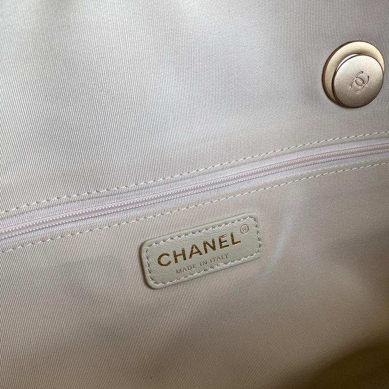  spacious purse view 9