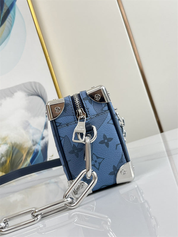  Tailored everyday bag front view 13