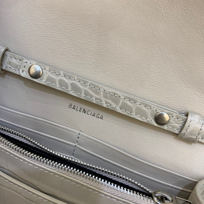 Understated Premium PU Leather Handbag - Statement Silhouette | Women's Luxury Handbag #458 - texture close-up (image 9) of designer-inspired handbag