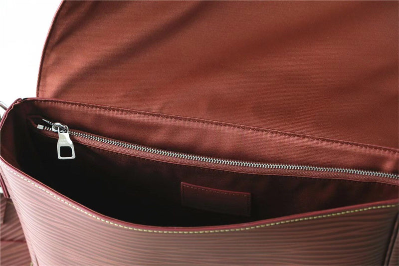  signature structured bag styled with outfit 12