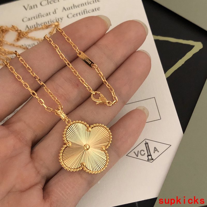 Front view of Van Cleef & Arpels unisex jewelry piece