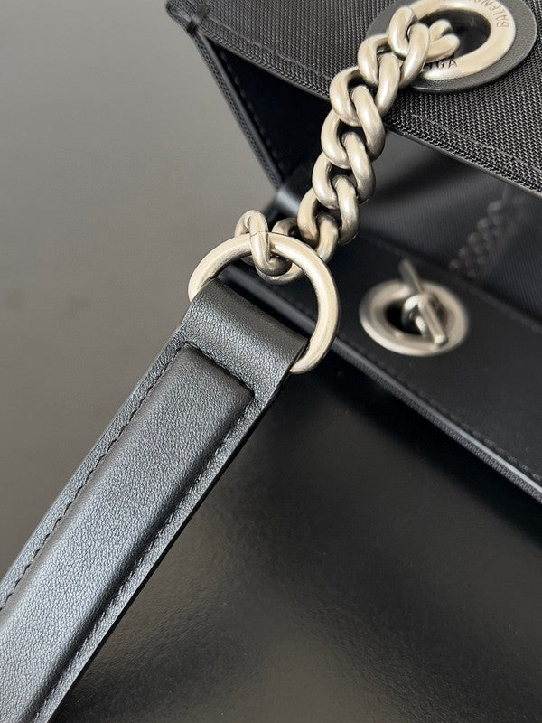 Zivas Charm Everyday Sophistication Statement Handbag (Effortless Style Upgrade) – Close-Up Detail