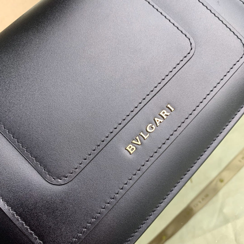 Effortless Premium PU Leather Handbag - Signature Hardware Accents | Women's Statement Accessory #1675 - hardware and detail close-up (image 5) of designer-inspired handbag
