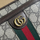 Side profile of chic modern women's handbag – women's designer-style accessory