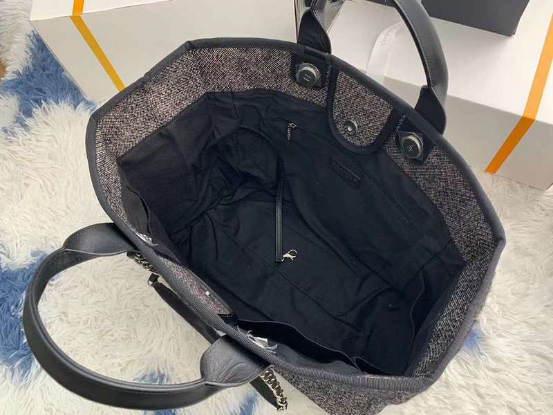 Zivas Charm Effortless Sophistication Luxury Handbag (Versatile Style Statement) – Lifestyle Shot