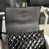 Zivas Charm Contemporary Flair Everyday Handbag (Premium Everyday Carry) – Close-Up Detail