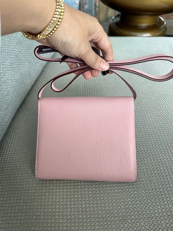  Tailored carryall bag carried on shoulder