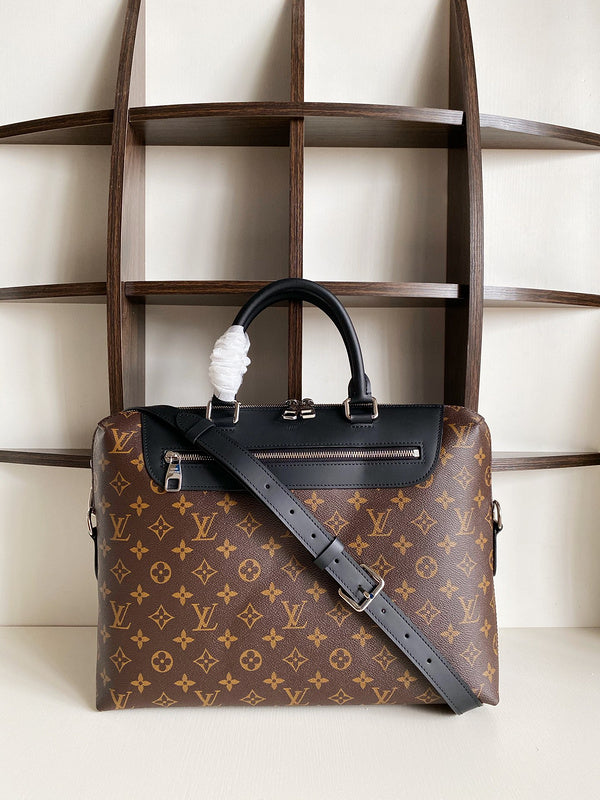 Front view of classic sleek women's handbag – women's everyday handbag