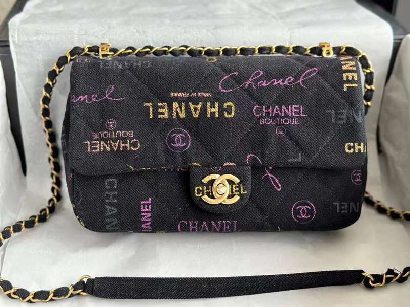 Zivas Charm Contemporary Flair Everyday Handbag (Elevated Daily Companion) – Detail View
