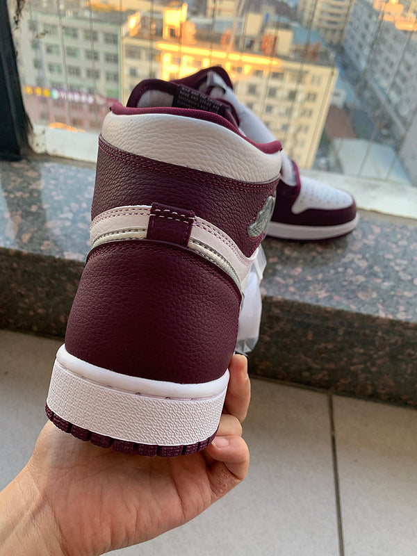 Nike Men's & Women's Designer Lifestyle Shoes — Style 164 front view
