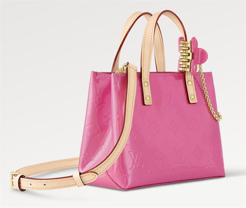  carryall bag close-up of hardware and finish 23