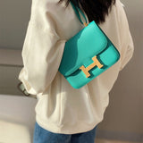 Streamlined handbag styled for everyday wear