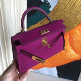 streamlined carryall bag detail view showing craftsmanship 8