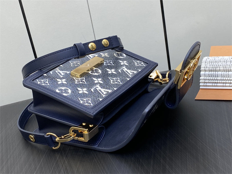  Streamlined carryall bag front view 7