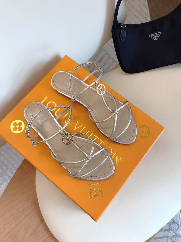 Full silhouette view of Louis Vuitton luxury piece style No.006