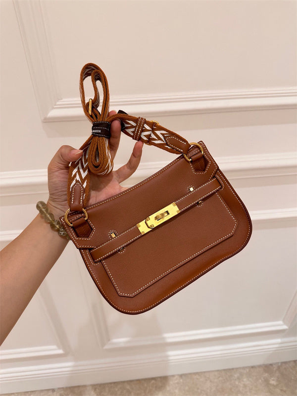  satchel interior and compartment view 15