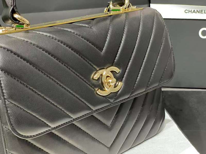 Zivas Charm Sleek Silhouette Luxury Handbag (Structured Everyday Essential) – Styled Look