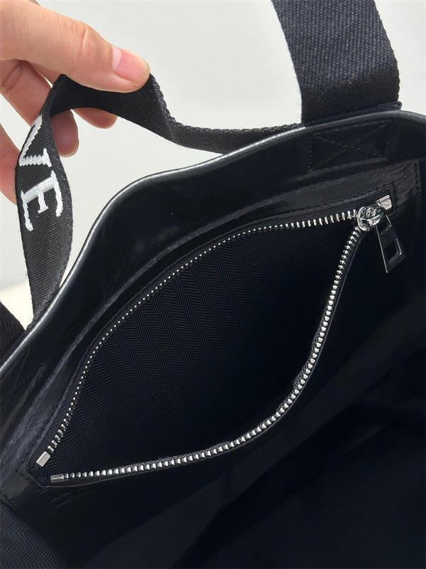 Ziva's Charm handbag – front view (50cm*31cm*20cm)