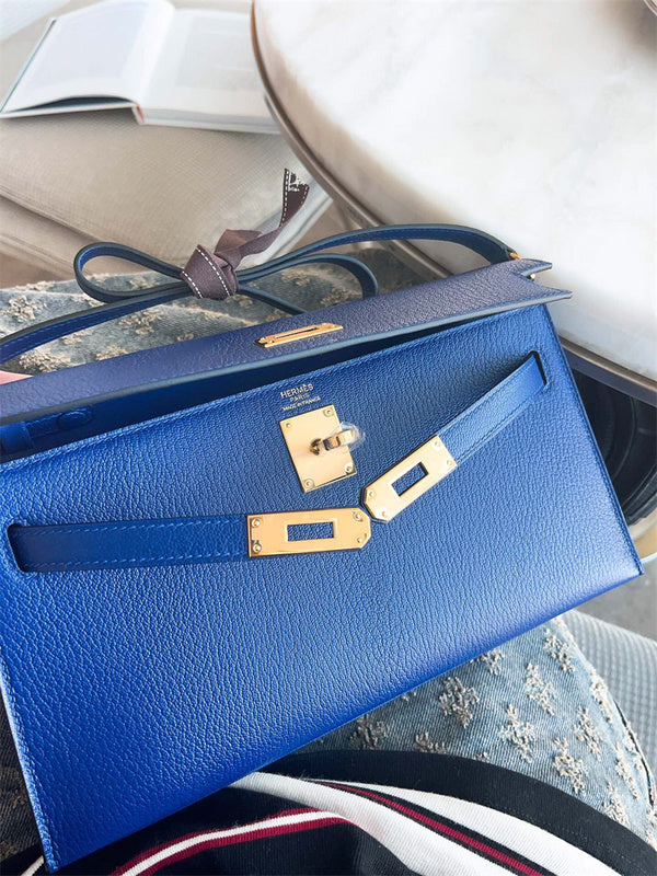  shopper bag interior and compartment view 9