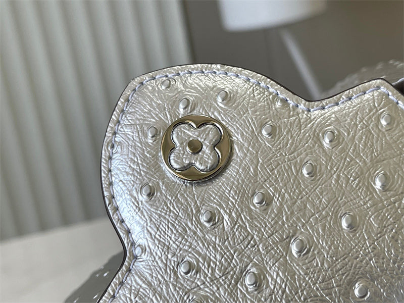  Classic handbag carried on shoulder 10