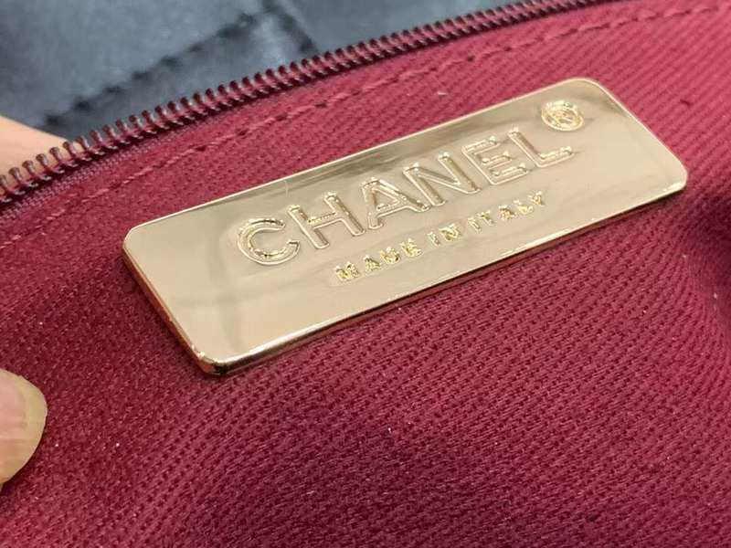 Zivas Charm Sleek Silhouette Luxury Handbag (Everyday Luxury Essential) – Lifestyle Shot