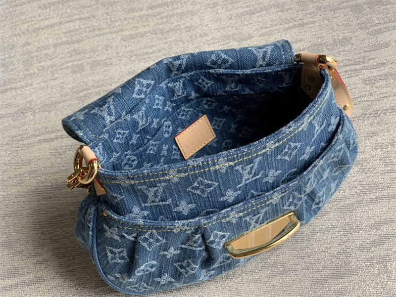  chic everyday bag styled with outfit 18