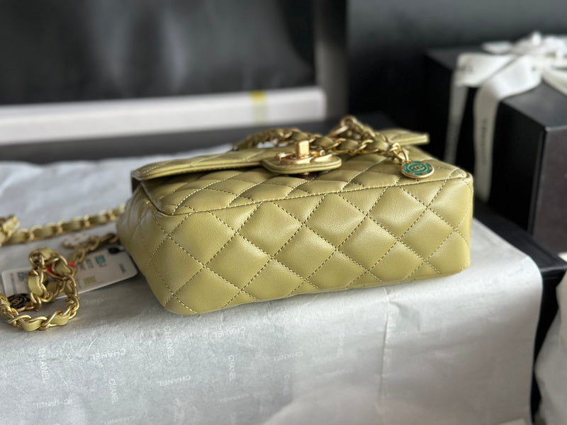 Zivas Charm Understated Luxury Designer Handbag (Premium Everyday Carry) – Detail View
