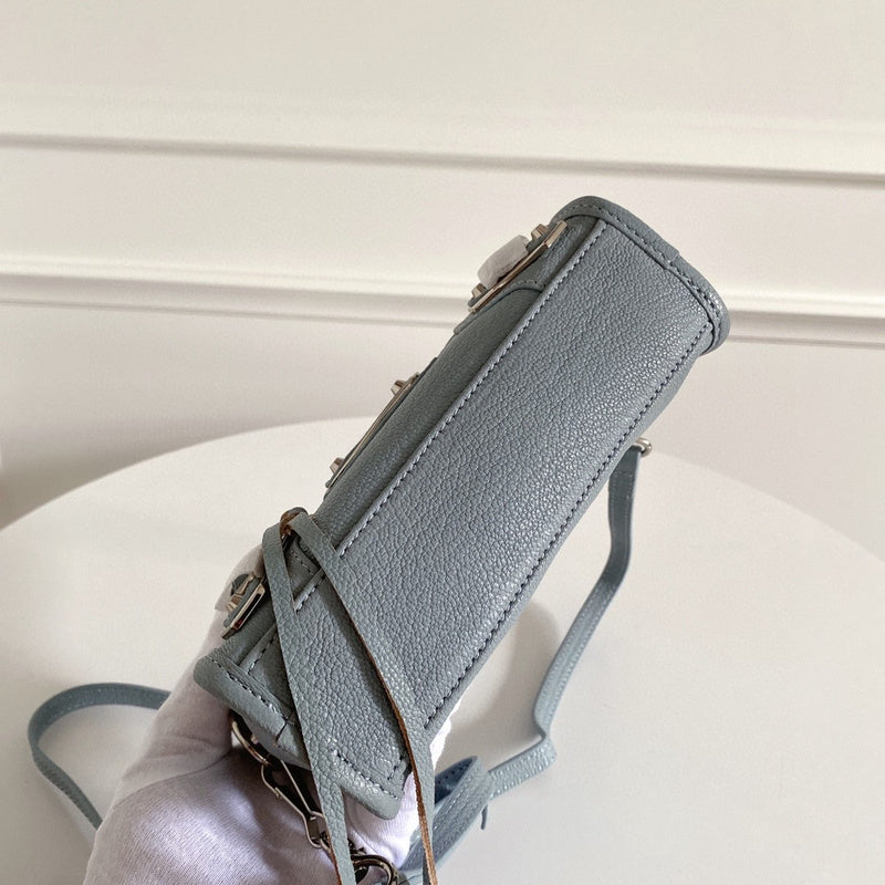 Zivas Charm Modern Minimalist Look Statement Handbag (Everyday Luxury Essential) – Close-Up Detail