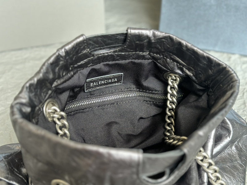 Zivas Charm Timeless Appeal Statement Handbag (Structured Everyday Essential) – Detail View