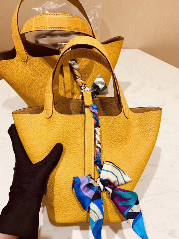  Contemporary shopper bag front view