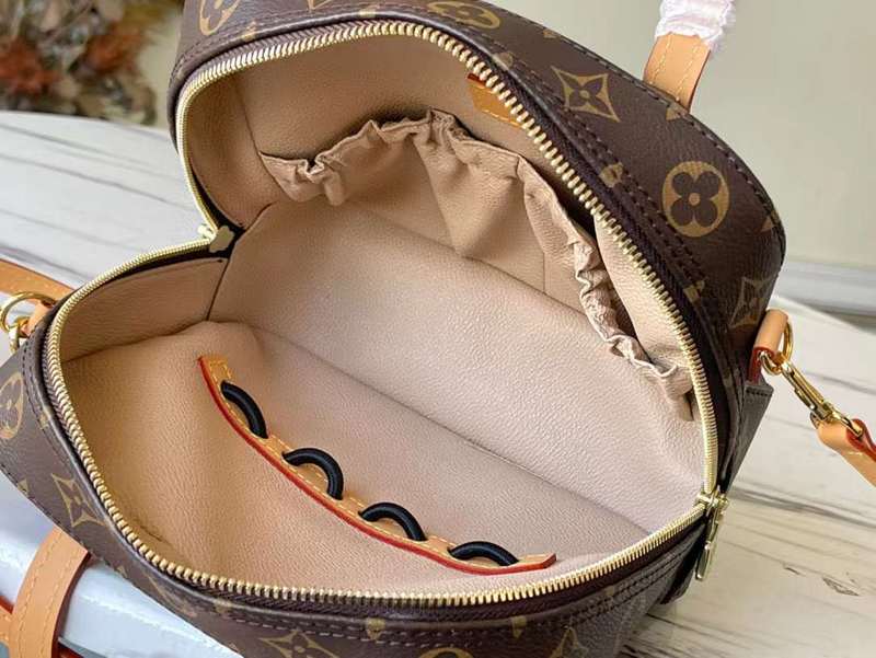 Front view of chic modern women's handbag – women's premium purse